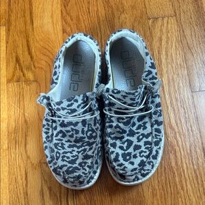 Women’s Gray Leopard Wendy Heydudes